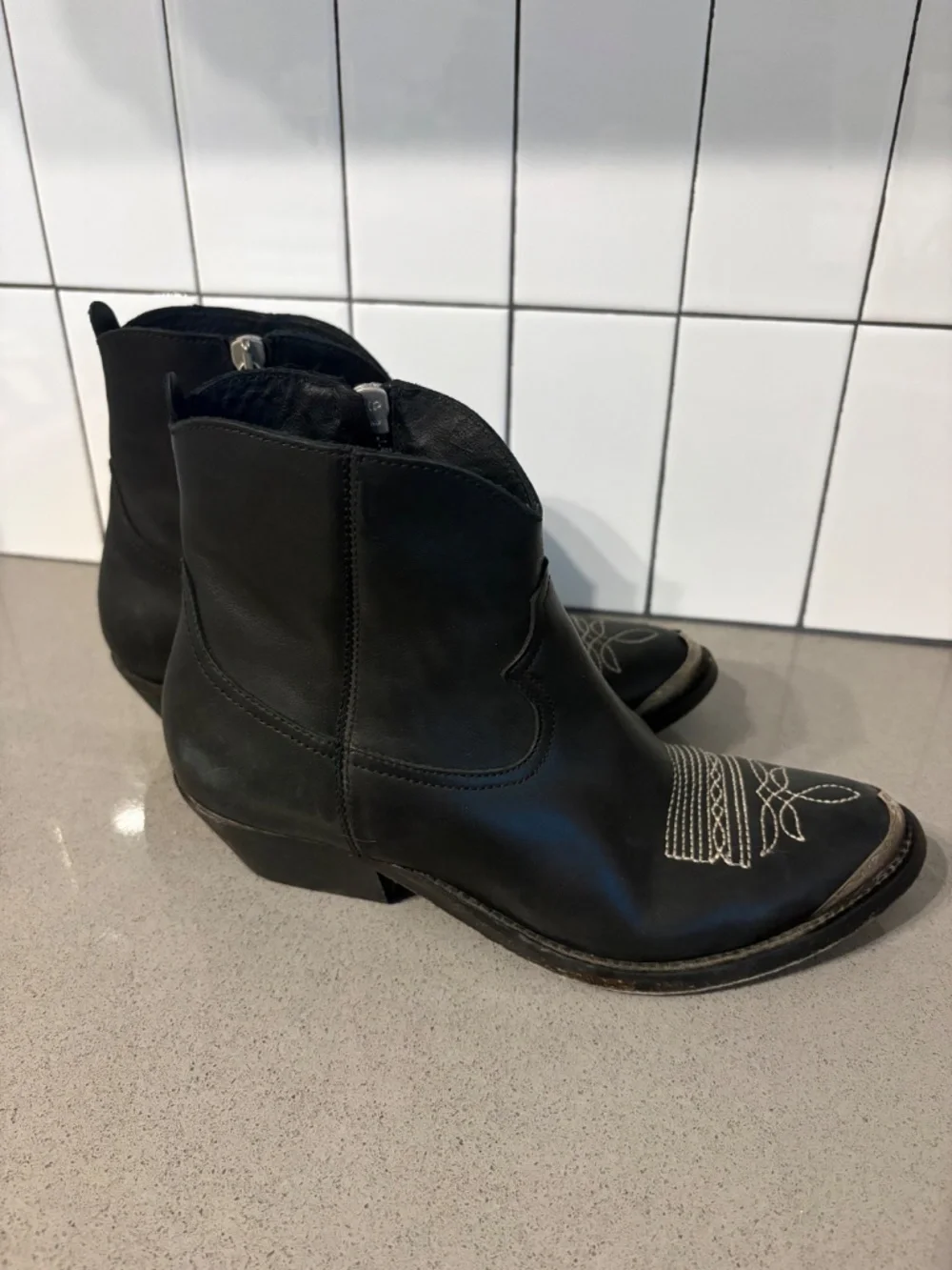 Golden Goose “Young” leather zip cowboy ankle boots - size 35 /approx size 5 US